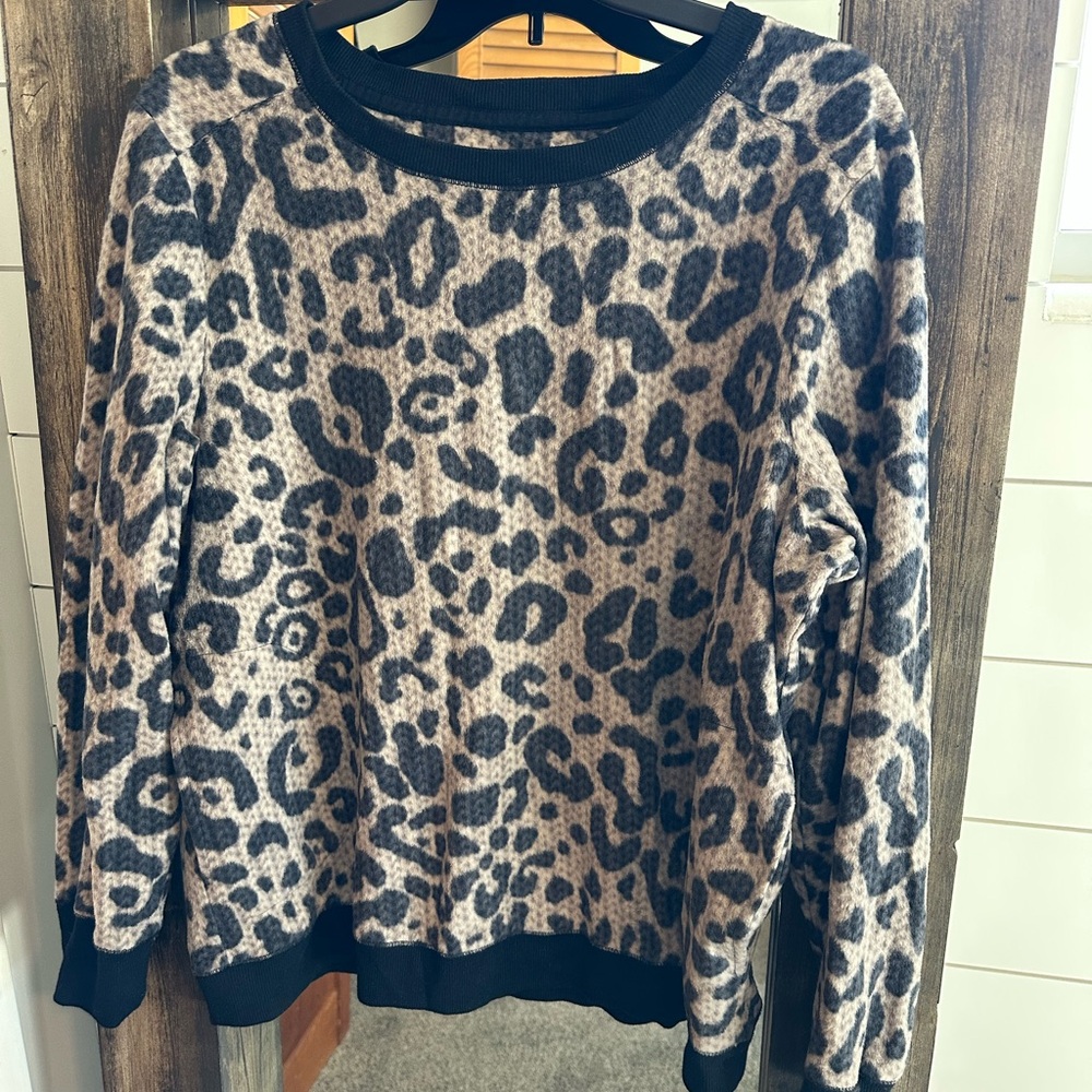 Simply Vera Vera Wang Leopard Print Pullover Sweater XL Cozy Pocket Sweatshirt - Picture 2 of 4